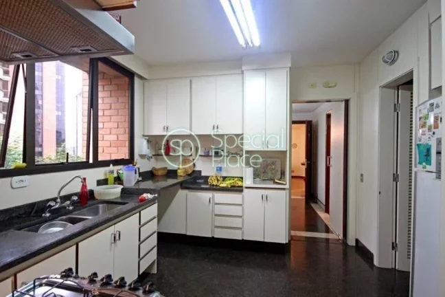 Imagem Ótimo apartamento com 260m² de área privativa, 4 dormitórios ( 3 suítes) e 4 vagas na garagem. ...