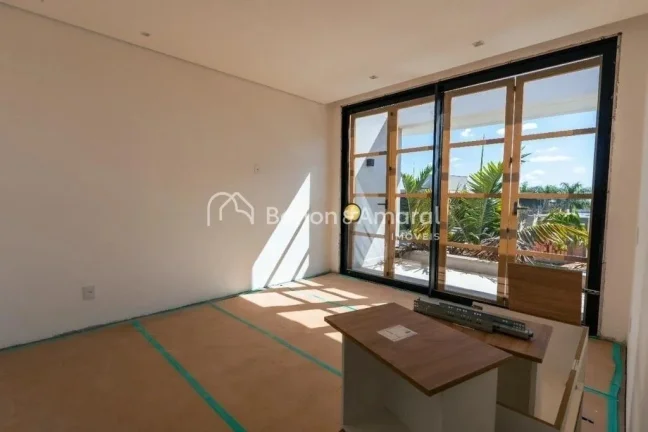 Imagem Casa à venda no Condomínio Pedra Alta, um imóvel de alto padrão que combina elegância, conforto...