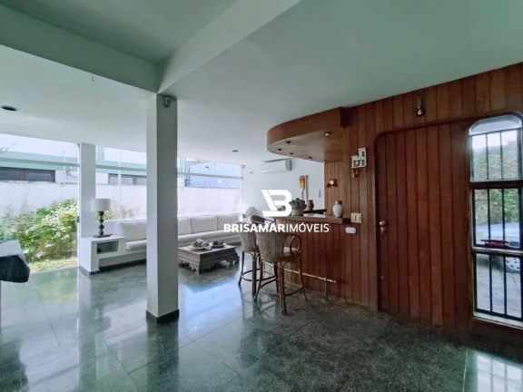 Imagem ENSEADA- NA QUADRA DA PRAIA , MAGNÍFICA CASA IMPECÁVEL , 04 VAGAS DE GARAGEM.