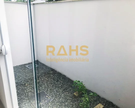 Imagem Geminado a venda, no bairro Vila Nova em Joinville, com 3 dormitórios, sendo 1 suíte, 1 salas, coz...