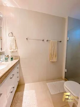 Imagem Cobertura Duplex com 300m², 4 suítes sendo 2 canadenses, 5 vagas de garagens soltas.