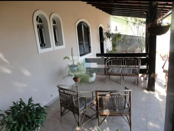 Imagem Casa de luxo em condomínio no Santa Rosa, Niterói-RJ: 4 quartos, 1 suíte, 2 banheiros, 2 vagas de garagem, 450m²