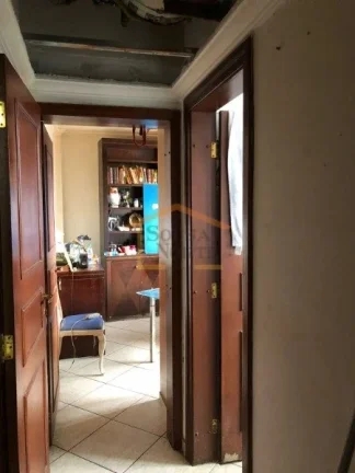 Imagem Apartamento com 5 dormitórios, sendo 3 suítes, 3 banheiros e 1 lavabo. Conta com armários na cozi...