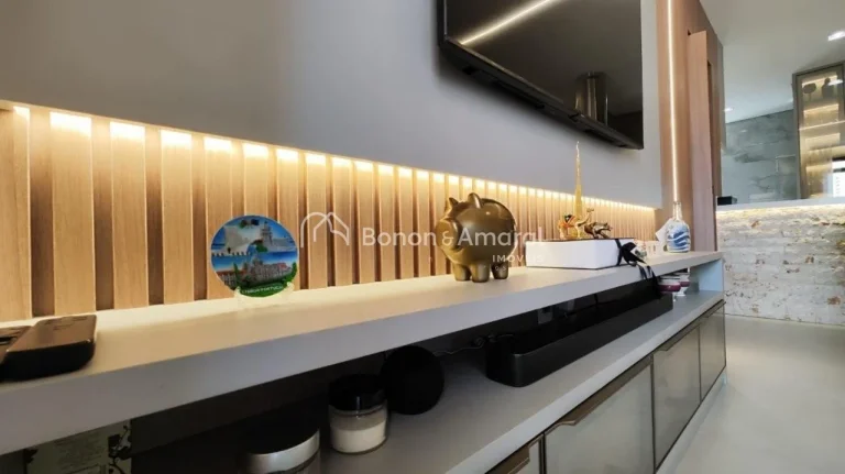 Imagem Este apartamento é simplesmente impecável. Totalmente reformado e mobiliado, foi projetado pela ar...