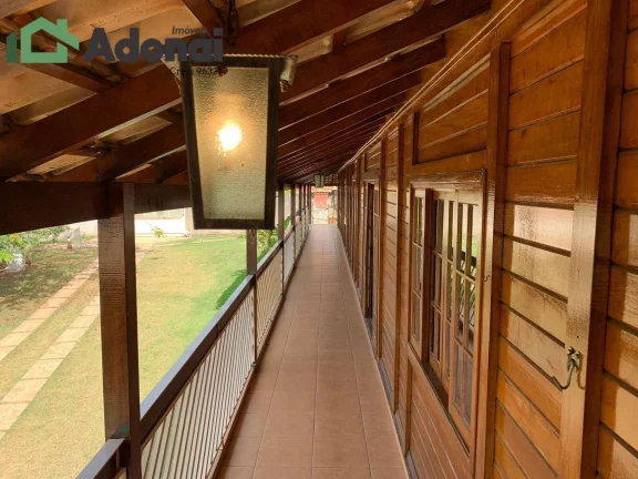 Imagem CHÁCARA COM CASA DE MADEIRA EM JUNDIAÍ, ACEITA APTO MENOR VALOR, CARROS