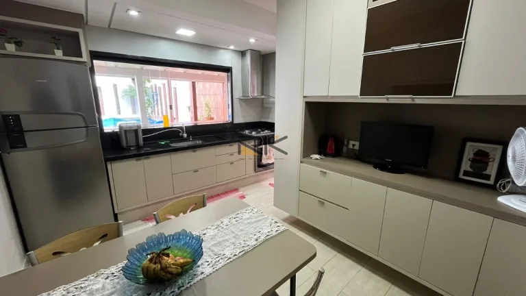 Imagem SOBRADO A VENDA NO CENTRO COM 3 DORMITÓRIOS SENDO 1 SUÍTE,SALA DE ESTAR E JANTAR,ESPAÇO GOURMET CM CHURRASQUEIRA
