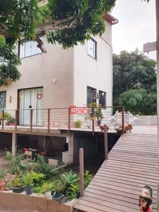 Imagem Vendo duas casas no Solar dos Cantarinos 2