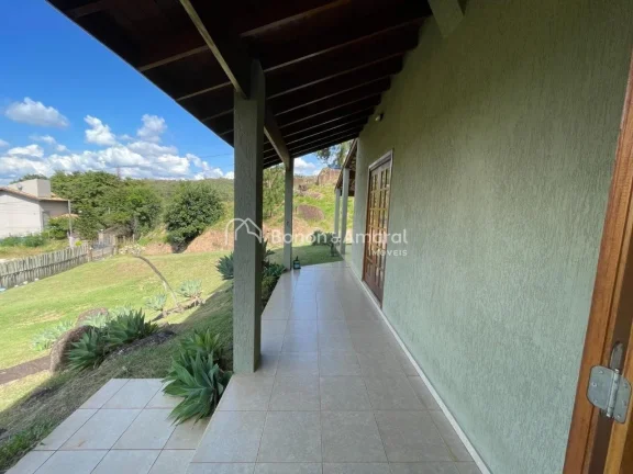 Imagem Encantador sobrado em terreno de 2.000m², ideal para quem busca tranquilidade, espaço e o contato ...