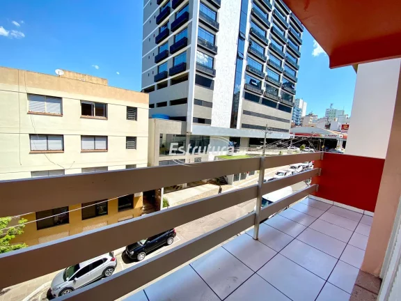 Lindo apartamento semimobiliado localizado no centro de Santa Maria