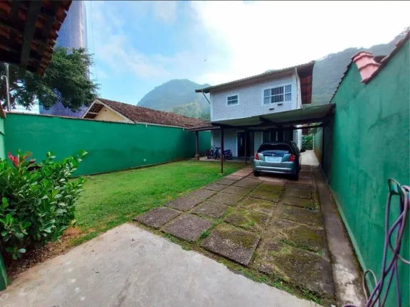 Imagem Sobrado com 3 dormitórios à venda, 148 m² por R$ 900.000,00 - Canto do Forte - Praia Grande/SP