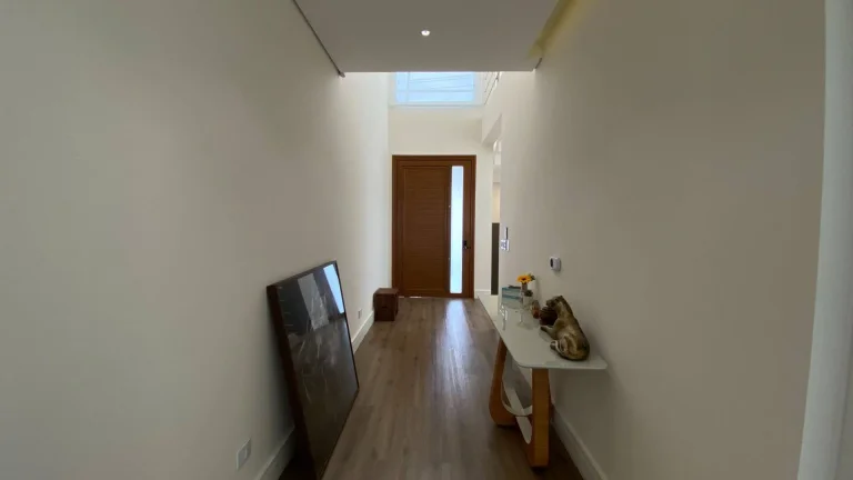 Imagem Casa a venda com 3 Quartos ( Suítes), 6 Vagas. Granja Viana.