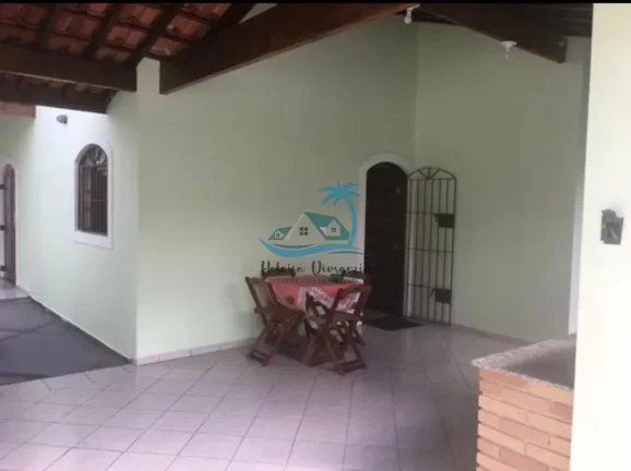 Imagem Maravilhosa casa com 218m² de área construída, 3 dormitórios à venda no Centro de Ubatuba.