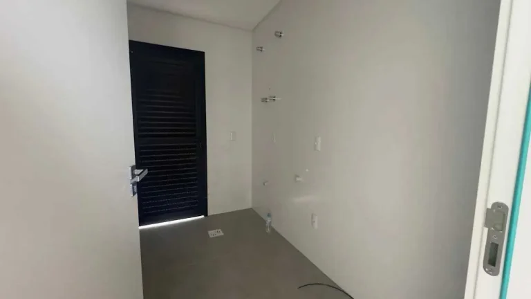 Imagem Casa com 3 dormitórios sendo 1 suíte e 2 vagas garagem - Campeche | Florianópolis/SC