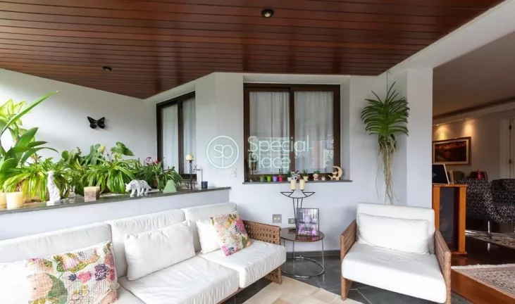 Imagem Espaçoso apartamento à venda com 4 quartos, sendo 4 suítes, e 6 banheiros no total, 2 quartos de ...