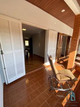 Imagem Sobrado em condomínio, 03 quartos c/suíte, área Gourmet com Churrasqueira no Bairro Guabirotuba em Curitiba PR
