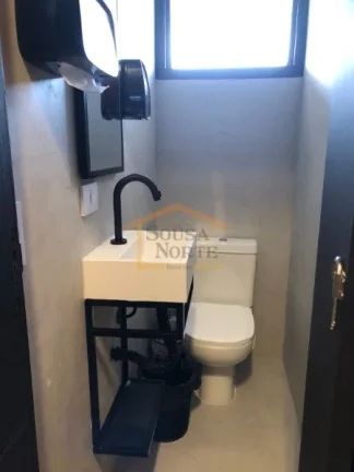 Imagem Apartamento com 5 dormitórios, sendo 3 suítes, 3 banheiros e 1 lavabo. Conta com armários na cozi...