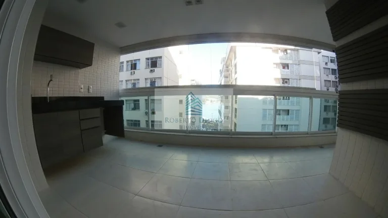 Imagem Apartamento de Luxo à Venda em Icaraí, Niterói-RJ: 4 Quartos, 3 Suítes, 3 Vagas de Garagem - 158m² de Puro Conforto!