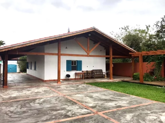 Imagem Linda casa às venda ou locação no centro de Iguape/SP