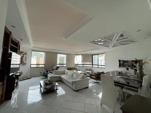 Imagem AMPLO APARTAMENTO COM 3 DORMITÓRIOS, SENDO 1 SUÍTE, 2 VAGAS, NA REGIÃO NOBRE DA PITANGUEIRAS NO GUARUJÁ.