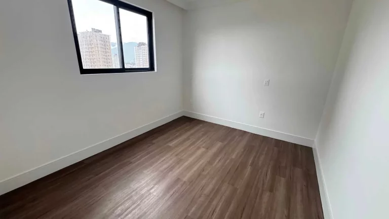Imagem Apartamento com 3 suítes e 2 vagas de garagem em Meia Praia, Itapema/SC