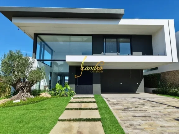 Imagem Sobrado em condomínio fechado com 05 suites beira Marina