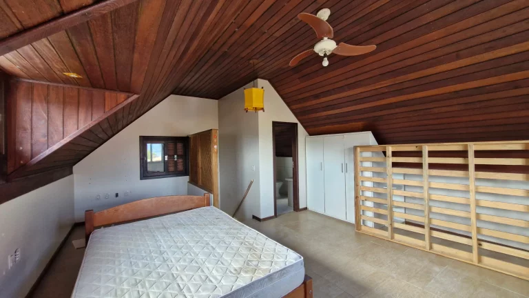 Imagem Duas casas à venda na Praia da Ferrugem, Garopaba. Vista para a lagoa, 260m² de terreno, documentação ok e ótima localização.