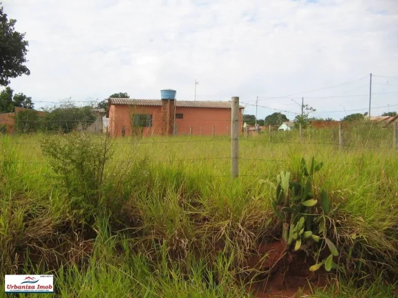 Imagem 2 Terrenos Juntos à Venda no Asfalto no Jardim Lagoa Dourada, 900m2