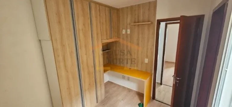 Imagem Casa em condomínio fechado, 2 suítes, banheiro social, móveis planejados na cozinha, dormitórios...