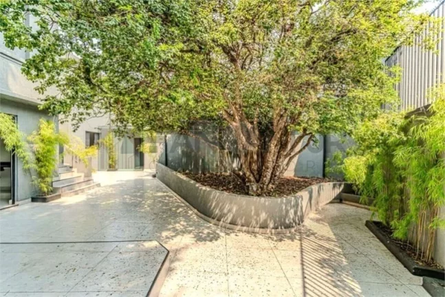 Imagem Casa Comercial para Locação em Jardim Paulista, São Paulo-SP: 8 Salas, 4 Banheiros, 10 Vagas de Garagem, 550 m² de Área.