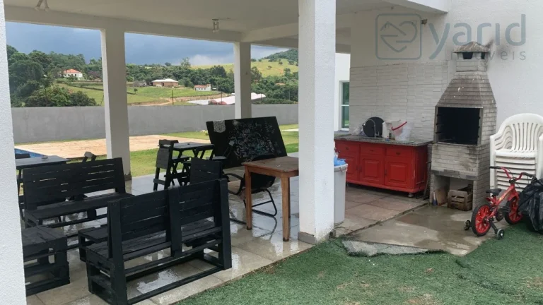 Imagem Casa à Venda na Cidade de com 4 Quartos, 2 Suítes e 6 Vagas de Garagem - Imperdível!