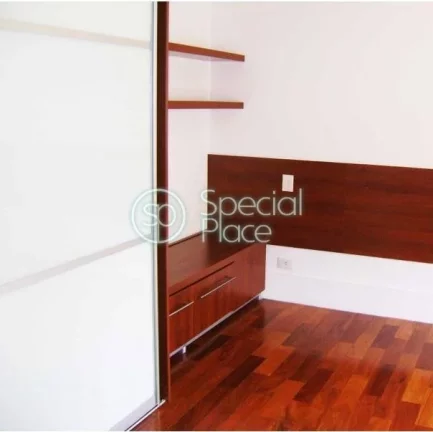 Imagem EXCELENTE CONDOMÍNIO COM 9 CASAS. GARAGEM SUBTERRÂNEA, MUITO VERDE E BASTANTE ACONCHEGANTE. CASA R...