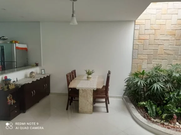 Imagem Casa na Aruana à venda - 3/4, Suíte, 220m², 3 Garagens - Confira!