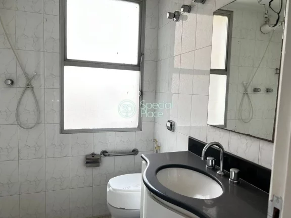 Imagem Ótimo apartamento com 109m² em Moema Pássaros Living amplo com janelões, o terceiro dormitório ...