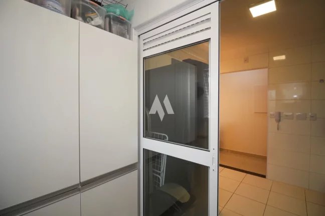Imagem Apartamento Padrão à locação com 2 suítes e Vista parcial para o mar no bairro do Embaré em Santos/SP