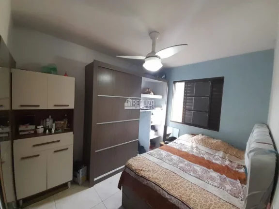 Imagem Casa à venda no bairro Beija-Flor II, Uberaba: 2 dormitórios, móveis planejados.