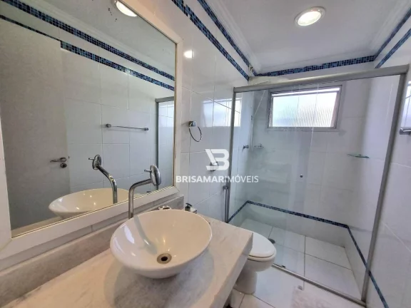 Imagem PITANGUEIRAS- BELÍSSIMO APARTAMENTO NO CALÇADÃO , TOTALMENTE REFORMADO, GARAGEM NO PRÉDIO.