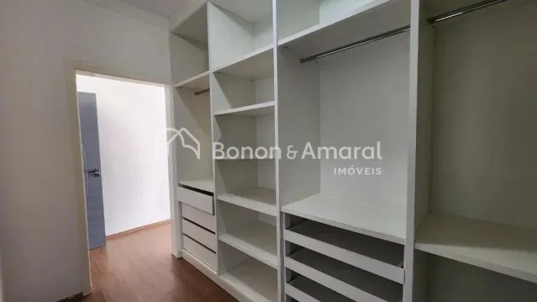 Imagem Casa a venda com 3 quartos no condomínio Jacarandás em Betel, Paulínia.

Sobrado amplo com living...