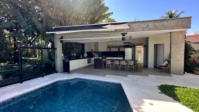 Imagem Imperdível oportunidade de adquirir casa de luxo na Riviera de São Lourenço Módulo 05, com 3 quartos, 3 suítes, 5 vagas e 323,63 m² de área.