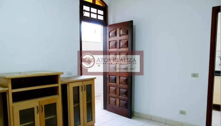 Imagem Atenção: Chegou a sua Oportunidade de comprar um Sobrado no Socorro com Desing EUROPEU. Vendo lindo sobrado no bairro do Socorro, imóvel com um Stilo totalmente diferente dos outros que você visitou, esse imóvel conta com 4 Dormitórios, sendo 1 Suíte, Arm