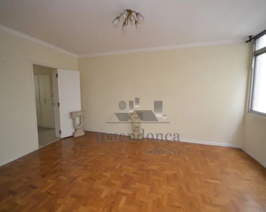 Imagem Apartamento amplo ensolarado, rico em armarios, claro e ventilado, em rua nobre e arborizada de Higi...