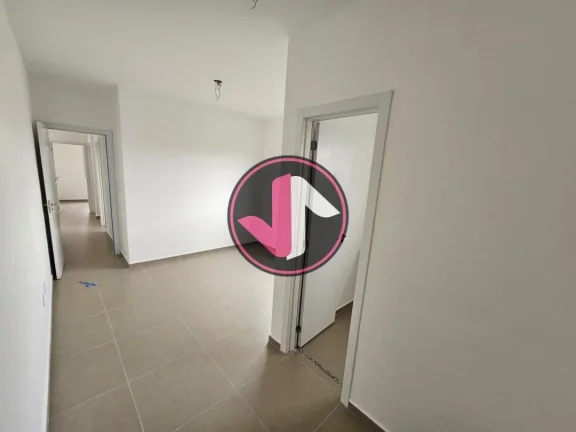 Imagem A casa dos seus sonhos está à venda em Várzea Grande, no bairro Petrópolis. Localizada no condom...