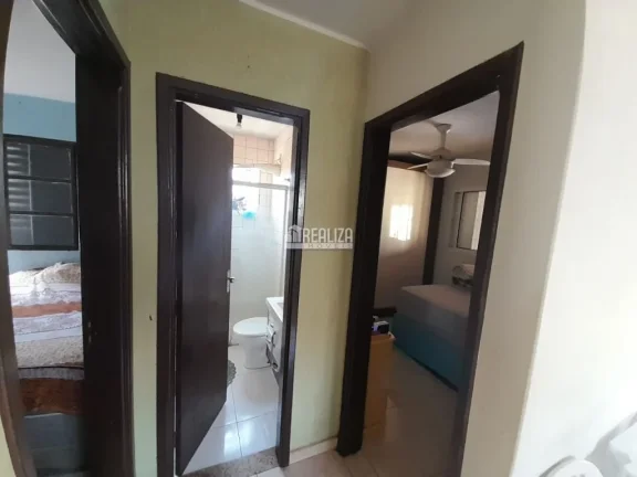 Imagem Casa à venda no bairro Beija-Flor II, Uberaba: 2 dormitórios, móveis planejados.