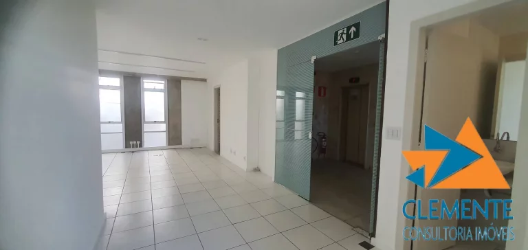 Imagem VENDO ANDAR CORRIDO COMERCIAL 227 M² -03 VGS B, SAVASSI-BH-MG