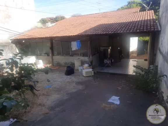 Imagem Casa Comercial para Venda em Goiânia, SETOR AEROPORTO, 3 dormitórios, 1 banheiro, 4 vagas