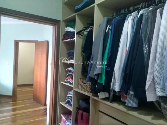 Imagem Aconchegante, moderna e muito bem localizada, esta residência oferece conforto e privacidade, com 4...