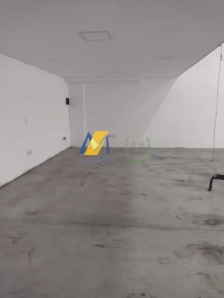 Imagem Galpão para Alugar com 300m² e 5 vagas!!!
