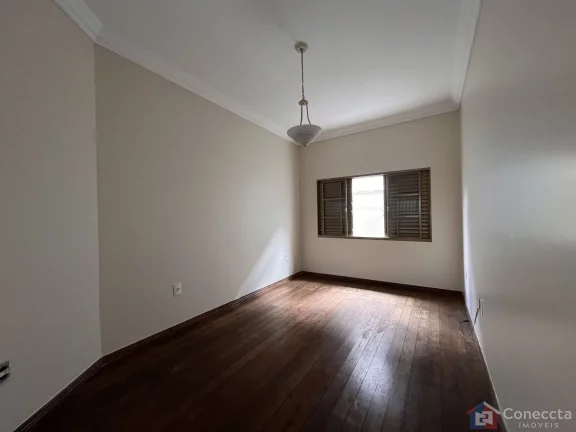 Imagem Casa à Venda no Centro de Patos de Minas – 3 Quartos, Suíte e 330m² de Conforto