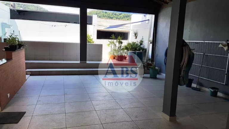 Imagem Sobrado com 3 dormitórios à venda, 198 m² por R$ 430.000,00 - Jardim Costa e Silva - Cubatão/SP