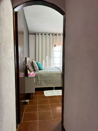Imagem Sobrado 95m² com 180m² Construído 3 Dormitórios 1 Suíte, 2 Vagas, 3 Banheiros, 2 Sacadas no Vila Vitória, Santo André