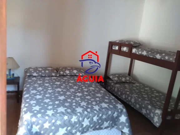 Imagem Ótima casa para aluguel de temporada em condomínio fechado a 100 metros da praia do Lázaro!!